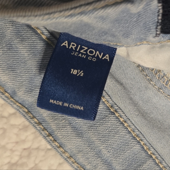 Size 18.5 - Arizona Jean Shorts - Picture 5 of 6